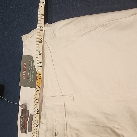 Torrid NWT Cropped White Boyfriend Stretch Jeans 10 - Picture 8 of 9